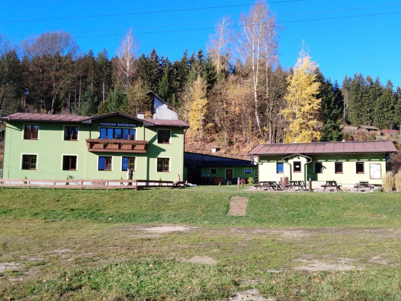 Penzion Snezenka Jiretin pod Bukovou エクステリア 写真