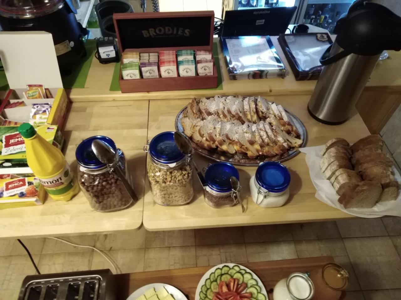 Penzion Snezenka Jiretin pod Bukovou エクステリア 写真